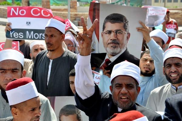 “علماء ضد الانقلاب” تطالب بإقالة شيخ الأزهر