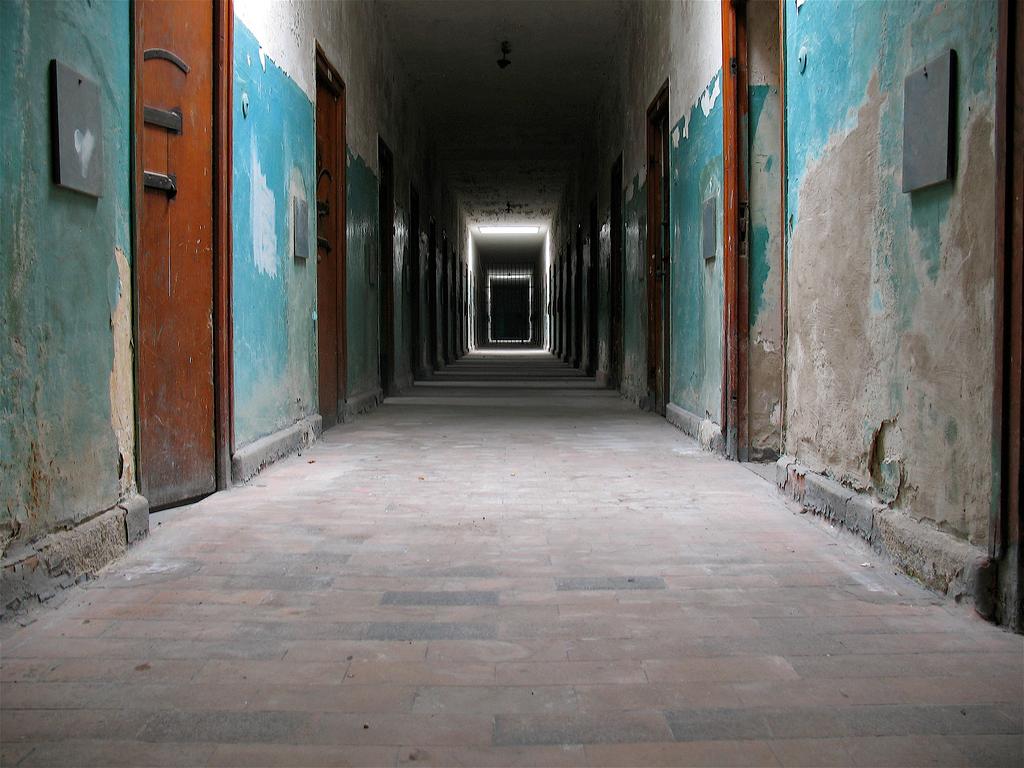 الجارديان: مئات المختفين  يعذبون داخل سجن سري في مصر