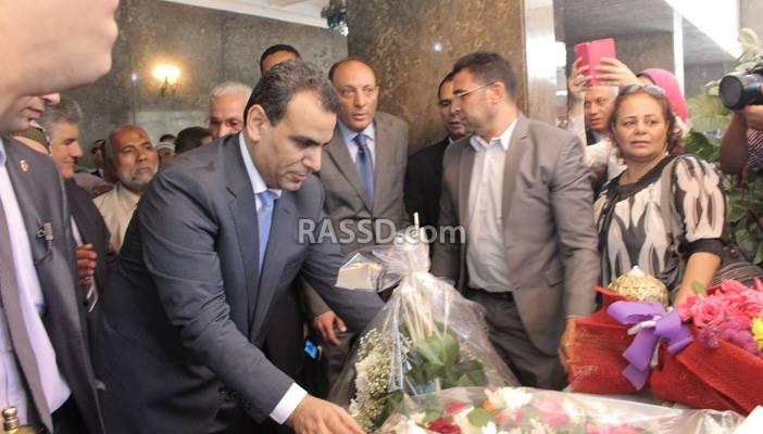 هتافات ضد الإخوان والسلفية أمام ضريح عبدالناصر