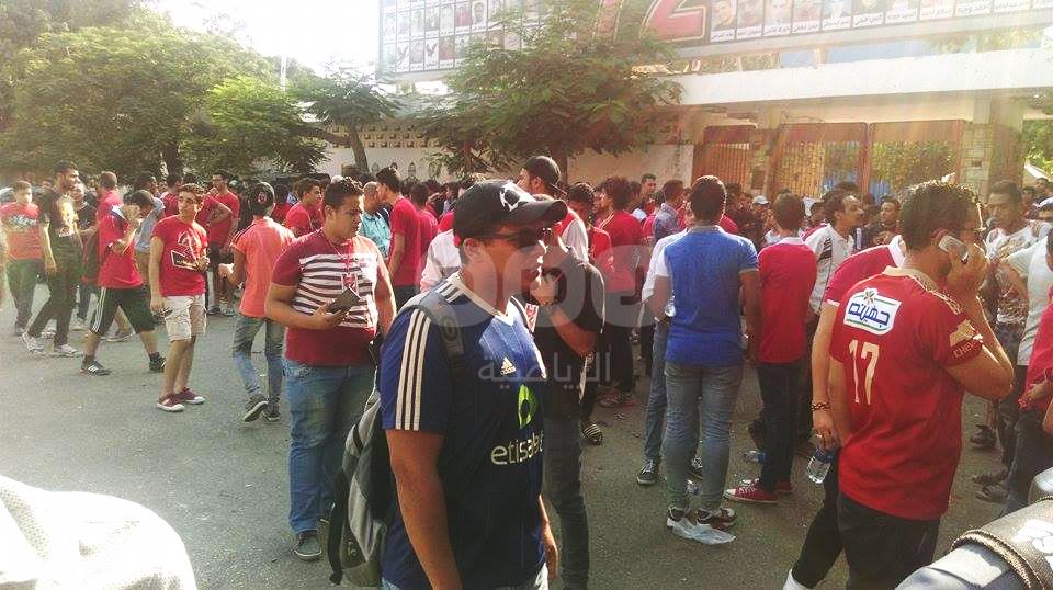 بالصور.. جماهير الأهلي تتوافد على مدرجات التتش