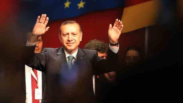 دستورية “تركيا” ترفض العريضة المطالبة باستقالة “أردوغان”