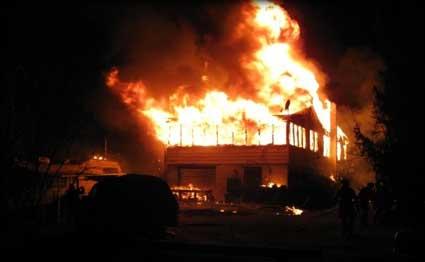 دوي انفجار بالمنصورة واحتشاد أمام منازل الإخوان