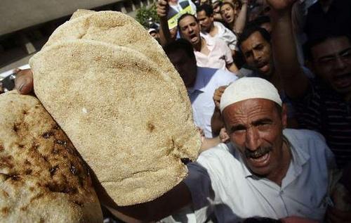 رغيف العيش..من تحرر”عودة” إلى ذل “أبو شادي”