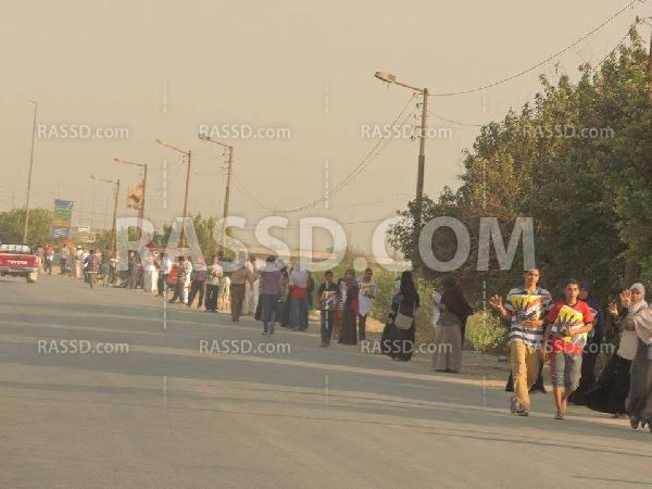 سلسلة بشرية في “الصف” بالجيزة دعمًا لـ “غزة”