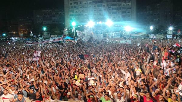 عاجل..طائرات تحلق فوق رؤوس معتصمي”رابعة” والنهضة