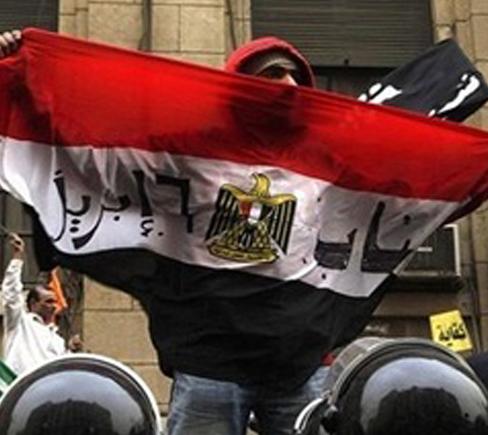 6 أبريل:”المؤقت”هو المكلف باصدار أوامر للقوات المسلحة