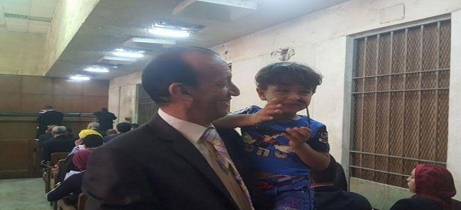 القصة الكاملة لطفل لم يتجاوز الـ 3 سنوات متهم بـ “مقاومة السلطات”