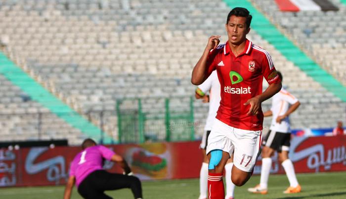 عمرو جمال يلقي قميص الأهلي غاضبا بعد مباراة النجم