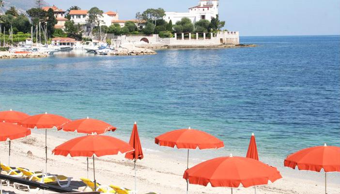 100 ألف فرنسي يوقعون على عريضة ترفض إغلاق شاطئ عام من أجل ملك السعودية