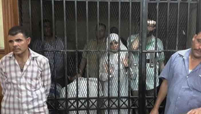 بالفيديو والصور.. بطلة “سيب إيدي” تصرخ أثناء محاكمتها