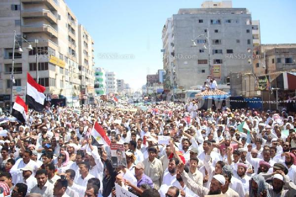 احتشاد الآلاف بمطروح رفضا للتفويض وللانقلاب العسكري