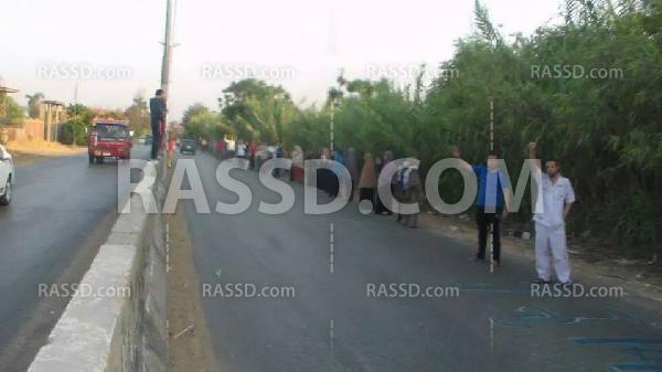 سلسلة بشرية بـ”أشمون” المنوفية تنديداً بالوضع الاقتصادي