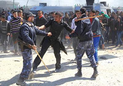 الأمن الفلسطيني يفرق متظاهرين ضد  السلام مع إسرائيل