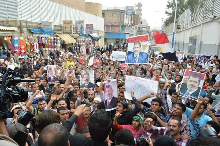 يمنيين يتظاهرون أمام السفارة المصرية للتنديد بمجزرة رابعة