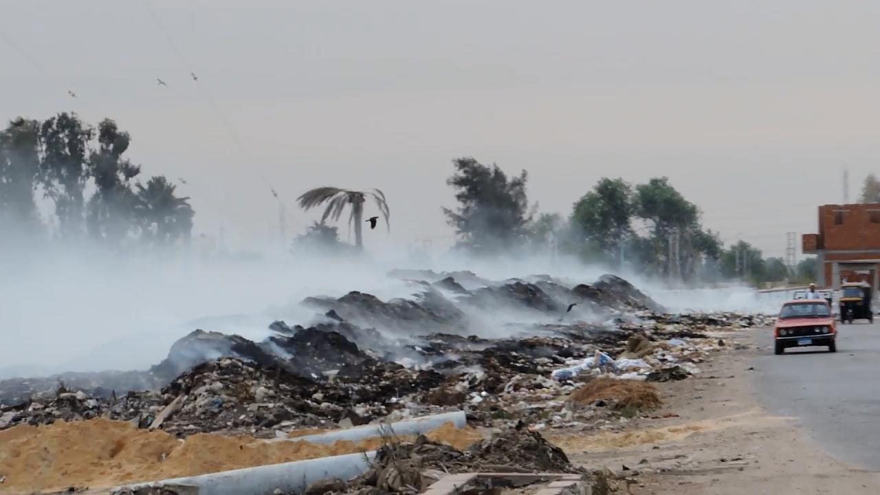 استياء أهالي منطقة المطار بإمبابة جراء إشعال القمامة