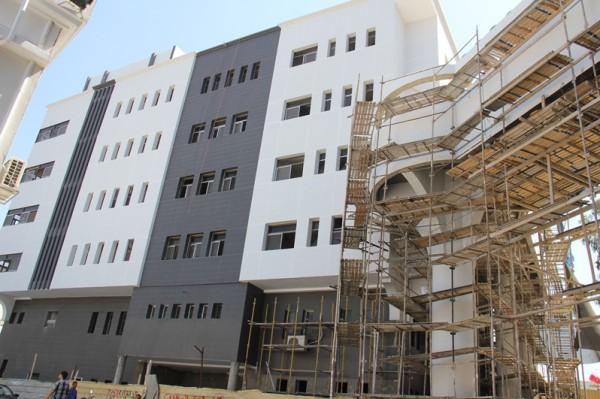 طائرة حربية صهيونية تقصف مجمع الشفاء الطبي بـ”غزة”