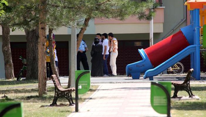 “منتقبة” تثير الذعر بحديقة عامة وسط تركيا