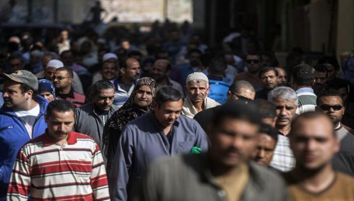 أوبن ديموكراسي: المصريون يشعرون بالغربة في وطنهم بعد الانقلاب