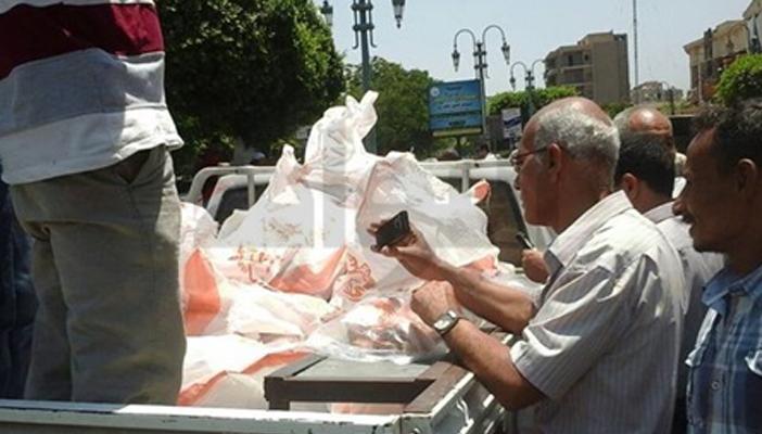 التموين تضبط دجاجا فاسدا داخل مطعم كنتاكي بالمنيا