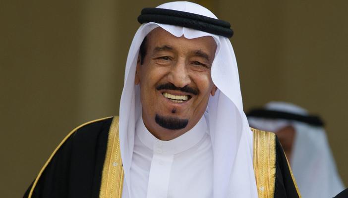 أول صورة للعاهل السعودي خلال عطلته في فرنسا