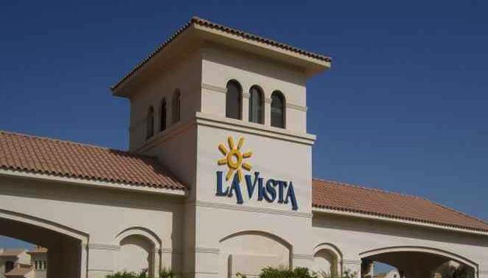 بالفيديو.. “الأمن بالعين السخنة” يمنع محجبة من نزول حمام السباحة