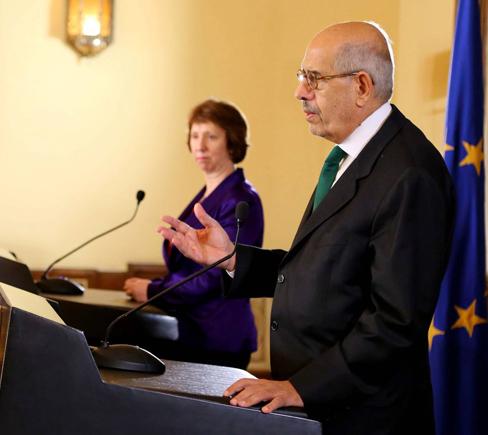 فيديو.. آشتون تغادر المؤتمر الصحفي مع البرادعي «بشكل مفاجئ»