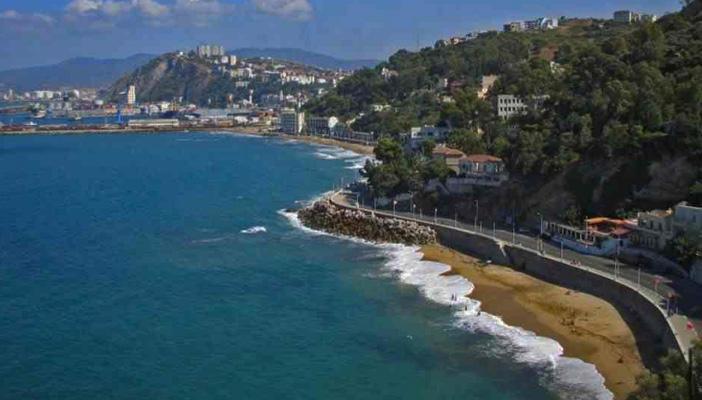 ﻿الجزائر: جدل بسبب منع النواب من السباحة في شواطئ وفيلات تابعة للدولة