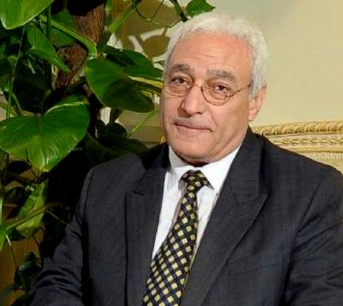 «العبد» يصرف مكافأة تشجيعية  لجميع العاملين بجامعة الأزهر