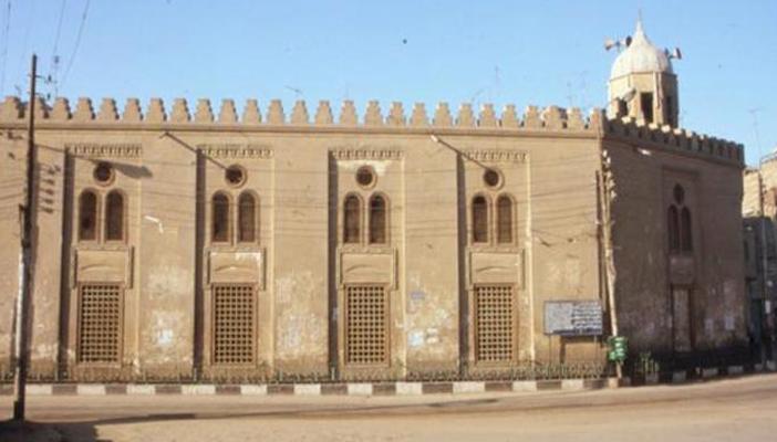 عشرات المساجد فى الفيوم تؤدى صلاة الجمعه بدون كهرباء