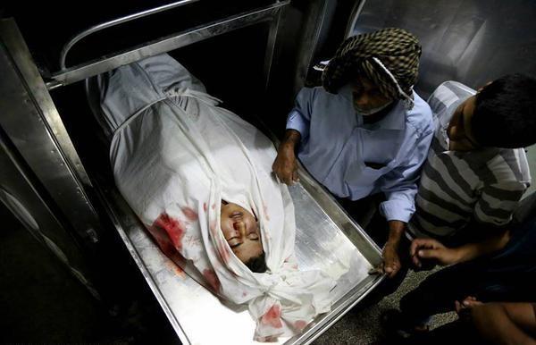 استشهاد شاب فلسطيني في مسيرة بغزة منددة بحرق الرضيع “على دوابشة”