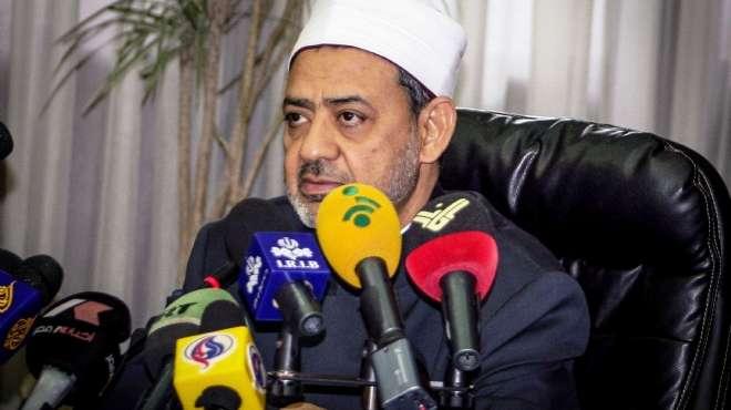 الأزهر يخوض معركة “عذاب القبر” ويترك نزيف غزة