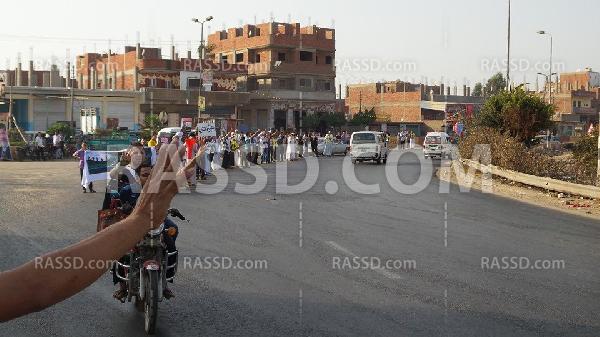سلسلة بشرية علي طريق”بلبيس -العاشر من رمضان” بالشرقية