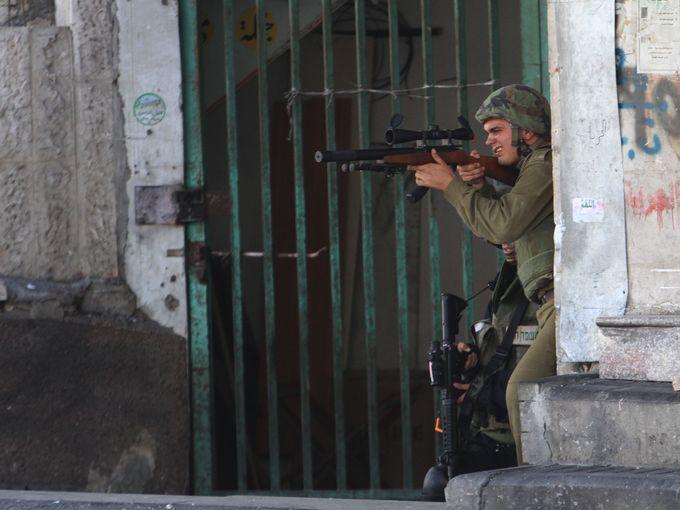 الاحتلال يعلن اختطاف ضابطه.. والمقاومة: شائعة لتبرير خرق الهدنة