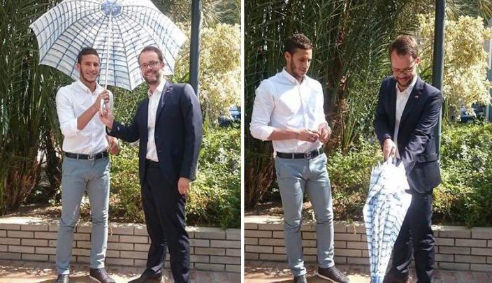 بالصور.. رمضان صبحي يشعل الدعابة بين سفارتي ألمانيا وبريطانيا بالقاهرة