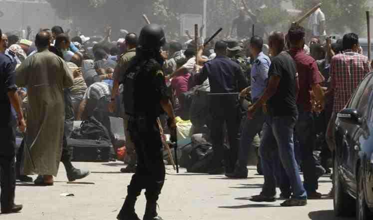 مقتل مصريين على الحدود وتونس تدعو رعاياها لمغادرة ليبيا