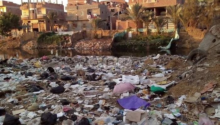 بالصور.. “الوسطاني” بدمياط تحولت لأكبر مقلب للقمامة