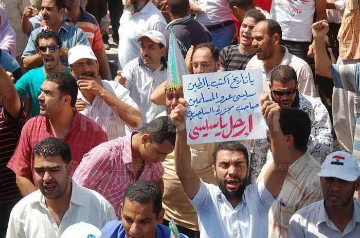 مسيرة ضخمة تجوب الإسكندرية وتتوقف أمام مبنى أمن الدولة