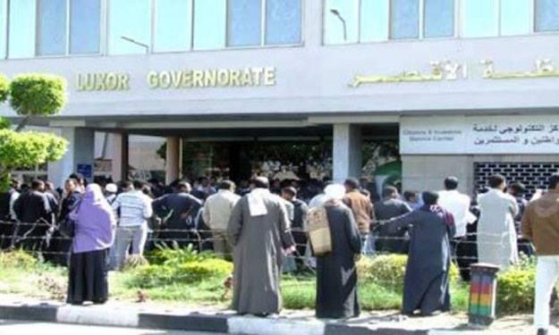 قوات الانقلاب تفض وقفة لعاملين بالأقصر طالبوا بتثبيتهم