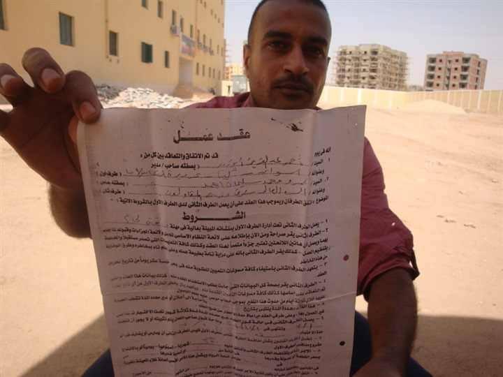 إضراب موظفي مجمع أسوان احتجاجا على عدم تثبيتهم