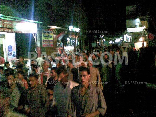 مسيرة بالألآف ببني سويف للتنديد باستشهاد ابن قريتهم بالمنصة