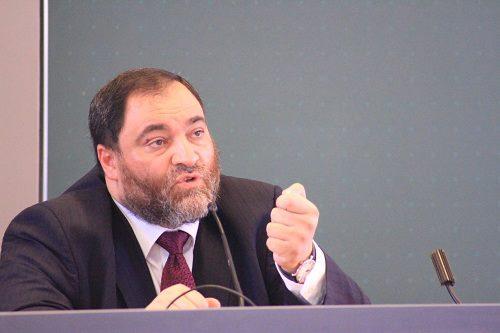 خفاجي: هل رأيتم “تاجر دين” يضحي بحياته من أجل هدف؟