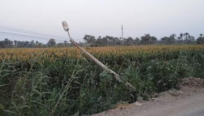 تساقط أعمدة الإنارة بـ”أبو دنقاش” بالفيوم.. كارثة تهدد حياة المواطنين