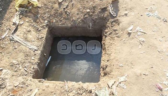 بالصور.. بالوعات الصرف الصحي المفتوحة تهدد حياة أهالي إبشواي بالفيوم