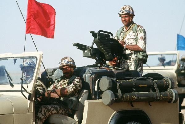 “السيسي” يجر مصر لـ”حرب الصحراء” في ليبيا