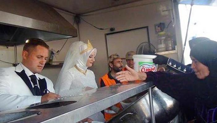 بالصور.. ليلة زفاف تركية لاطعام 4000  لاجئ سوري