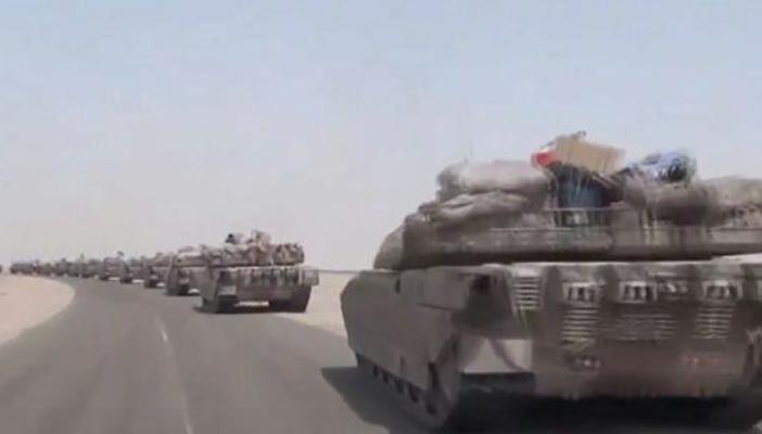 بالفيديو.. دبابات من طراز “إم1 أبرامز” تخرج من عدن لدعم الموالين لهادي