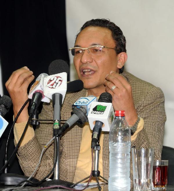 قصة ثورتين !!