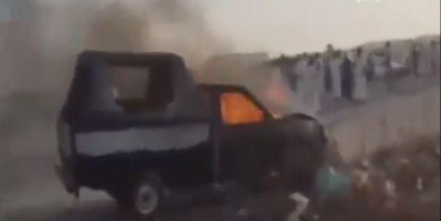 فيديو | احتراق سيارة شرطة وبداخلها ضابط ومجندين بـ”الضبعة”