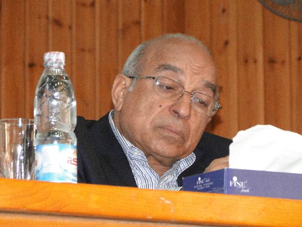 نضحك أم نبكي – فهمي هويدي