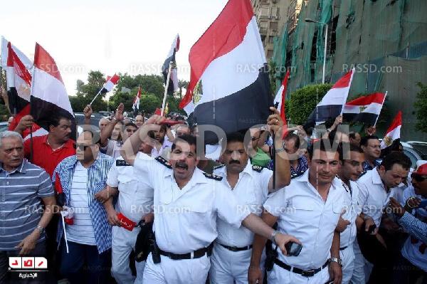 قناع “الشرطة” سقط من الانقلابيين في أيدي الشعب